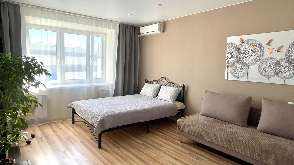 Уютная квартира с КОНДИЦИОНЕРОМ в престижном районе рядом с набережной — аренда посуточно в Чебоксары