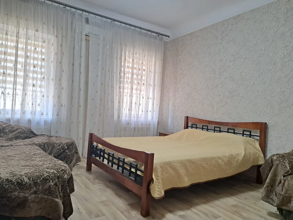 Двухкомнаткая квартира на второй линии от набережной