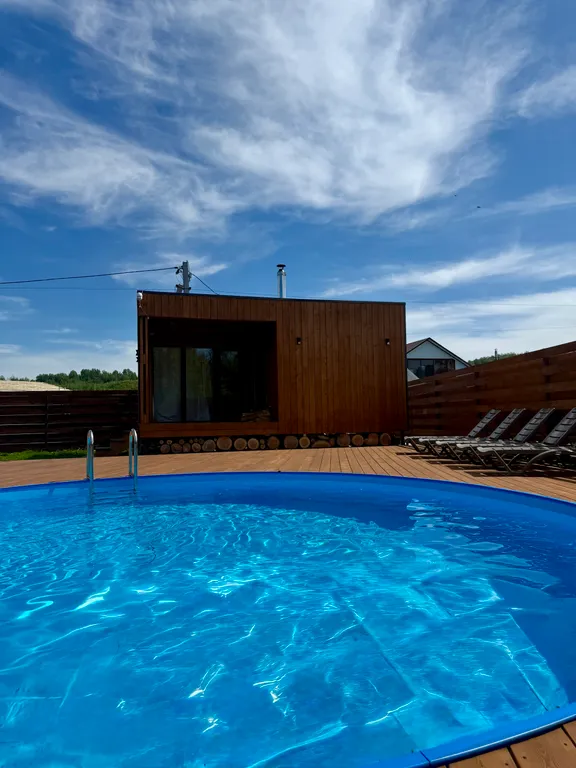 Гостевой домик от Mountain House с бассейном на первой линии