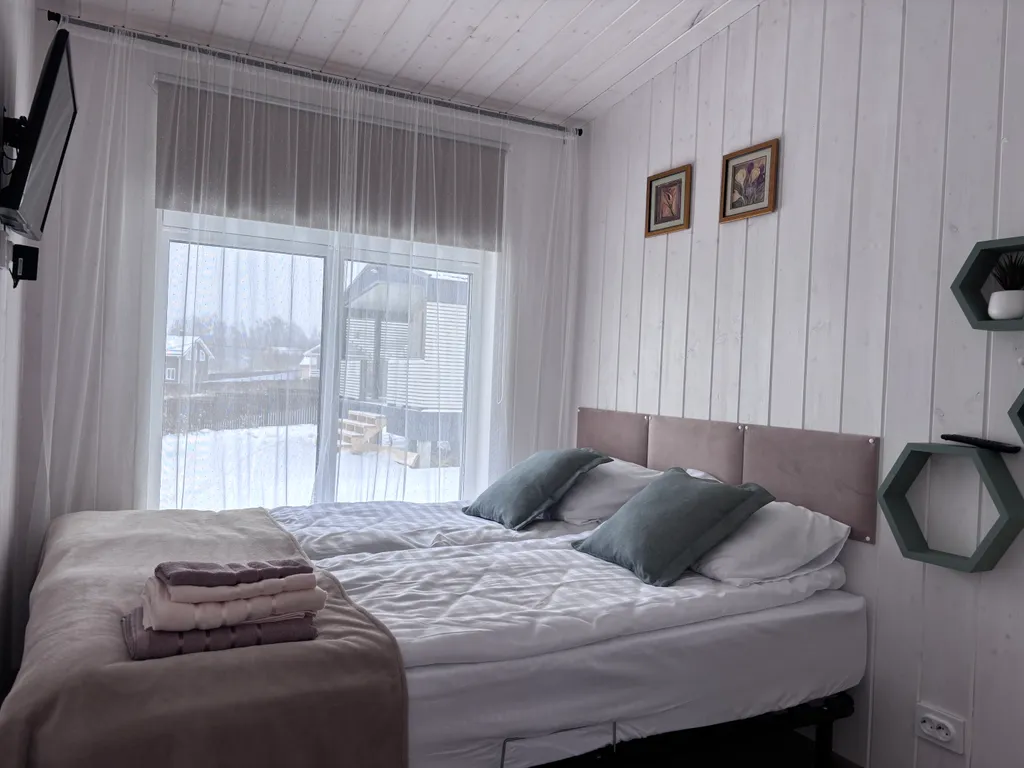 Уютный новый дом с сауной включена в стоимость и видом на озеро и лес