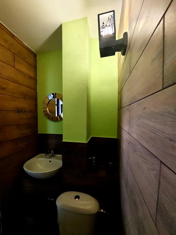 Большой коттедж у озера