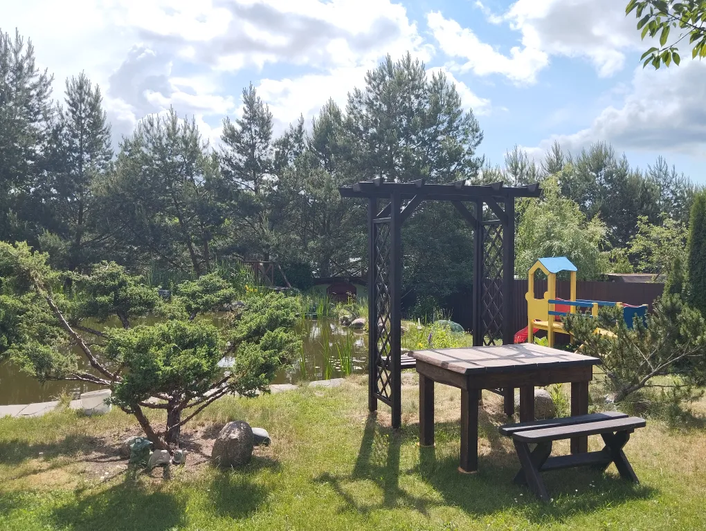 Коттедж под Минском с баней, озером, беседкой