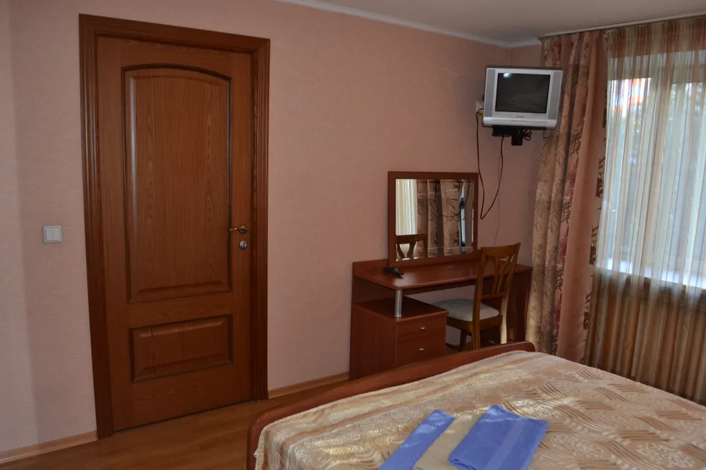 Студийного плана двухкомнатная квартира в доме над рестораном Тундра