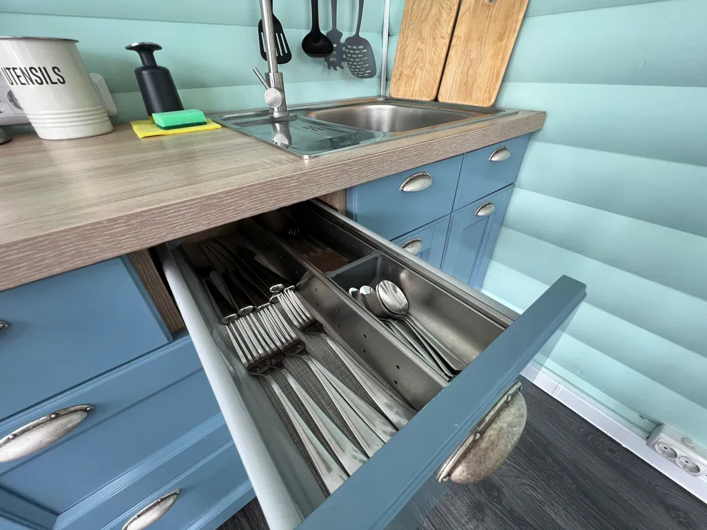 Дом америка на берегу телецкого озера