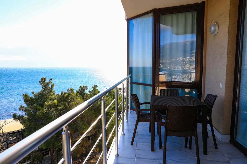 Двухкомнатные апартаменты 50 м от моря