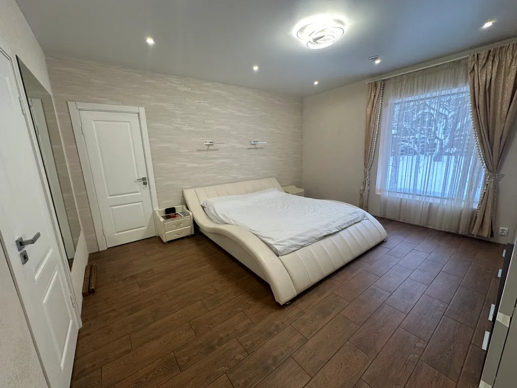 Коттедж 4-комнатный Дом — аренда посуточно в Ройка