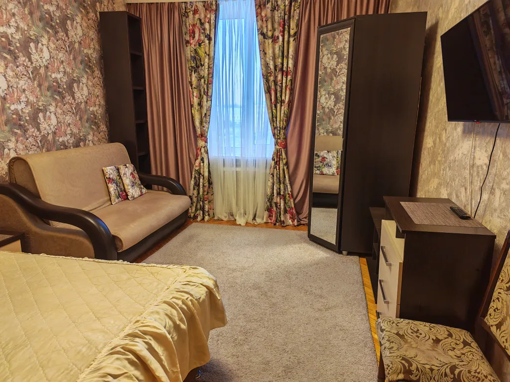 Уютная 2-х комнатная квартира с красивым видом на центральную площадь