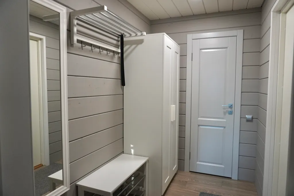 Дом на берегу реки