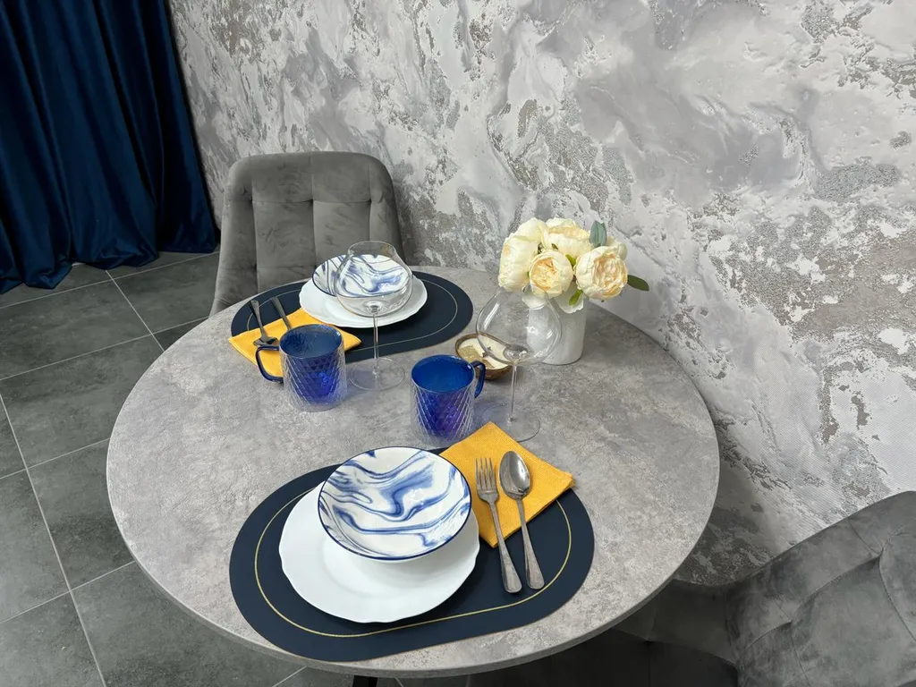 Стильная студия с красивым видом на город