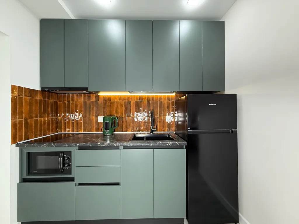 New trendy 1bd apt, Unbeatable location