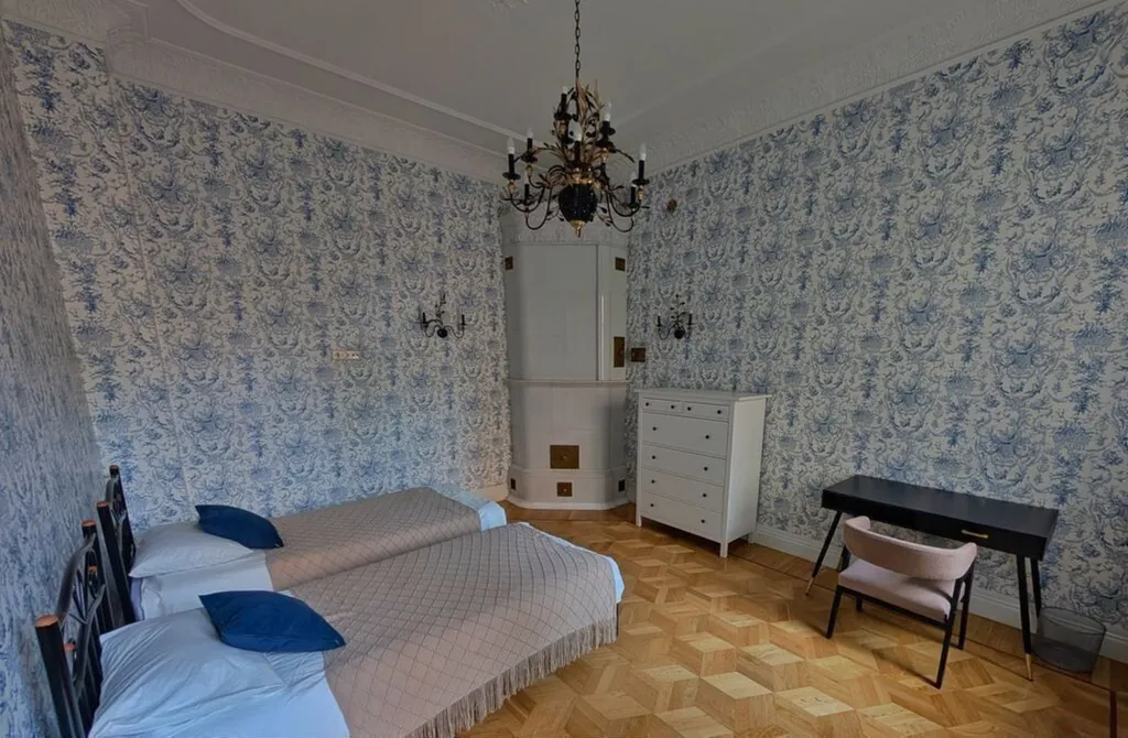 5-комнатная квартира на Суворовском проспекте