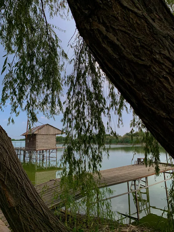 Новый дом-сруб у реки в живописном месте, баня, банный чан, рыбалка