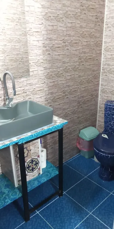 Уютный дом в тихом месте в лесу