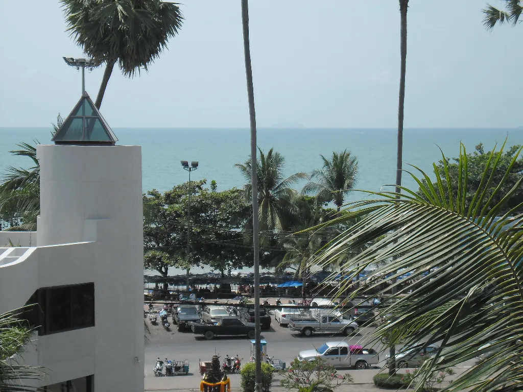 Студия с фронтальным видом на море