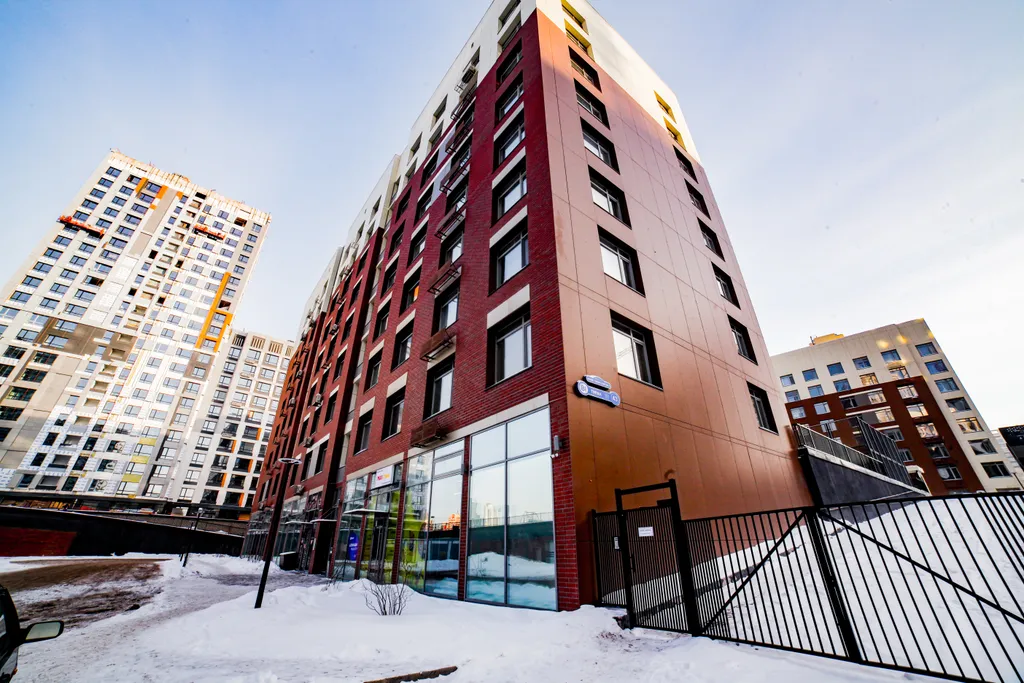 Рядом с Хан шатыр. Центр города Астана