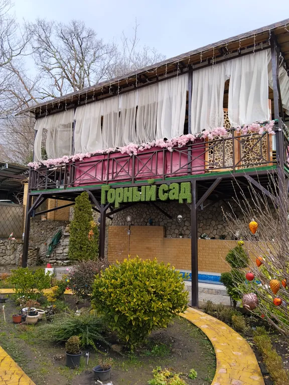 Дом замок с видом на море и горы