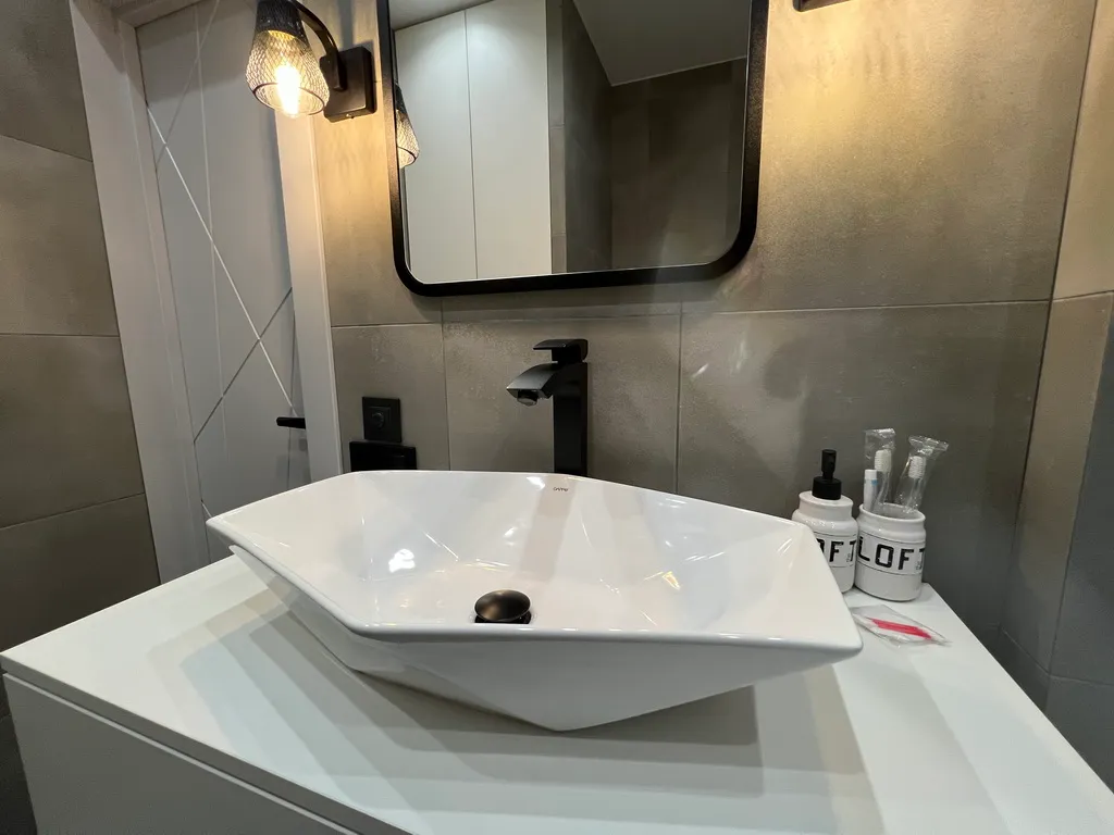 Потрясающий вид с 21 этажа в новой дизайнерской квартире в центре