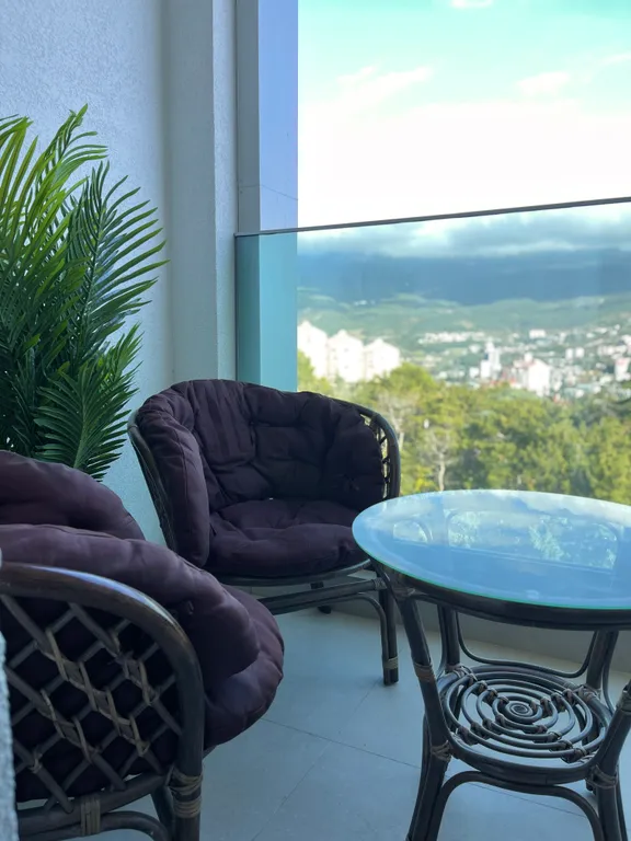 Апартаменты-студия с видом на горы в престижном районе