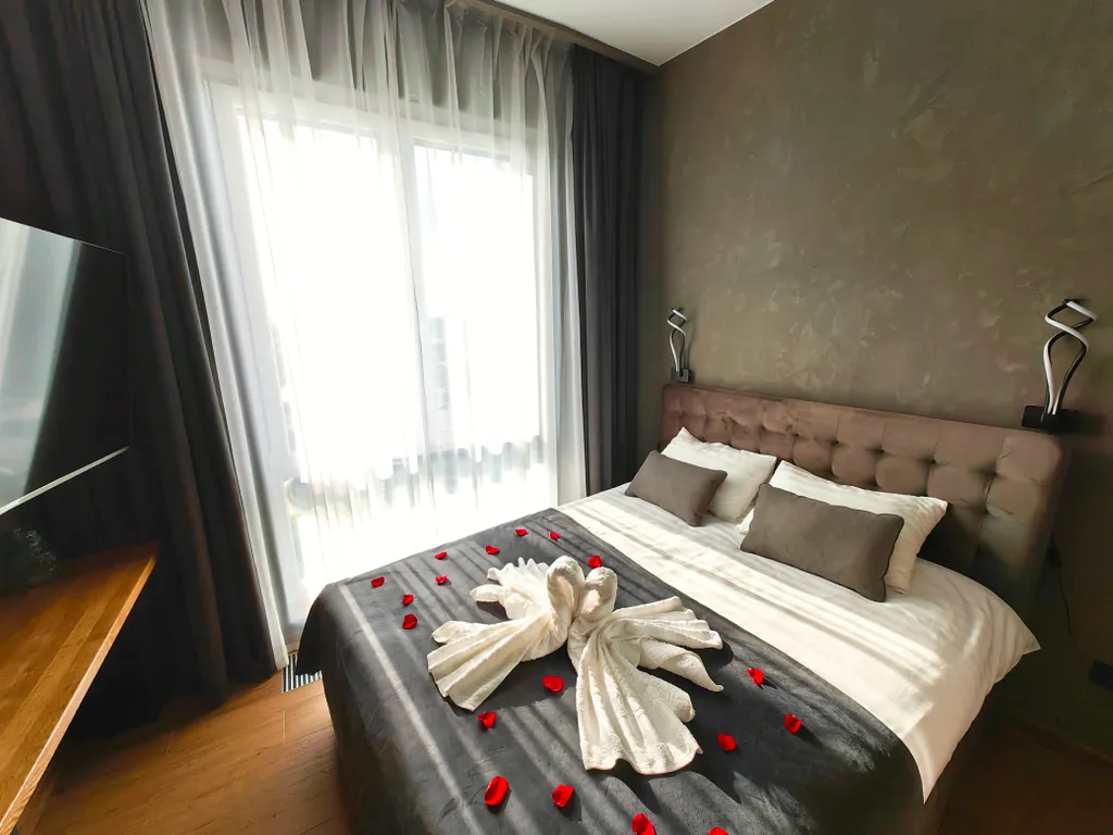 Апартаменты с большой джакузи и камином