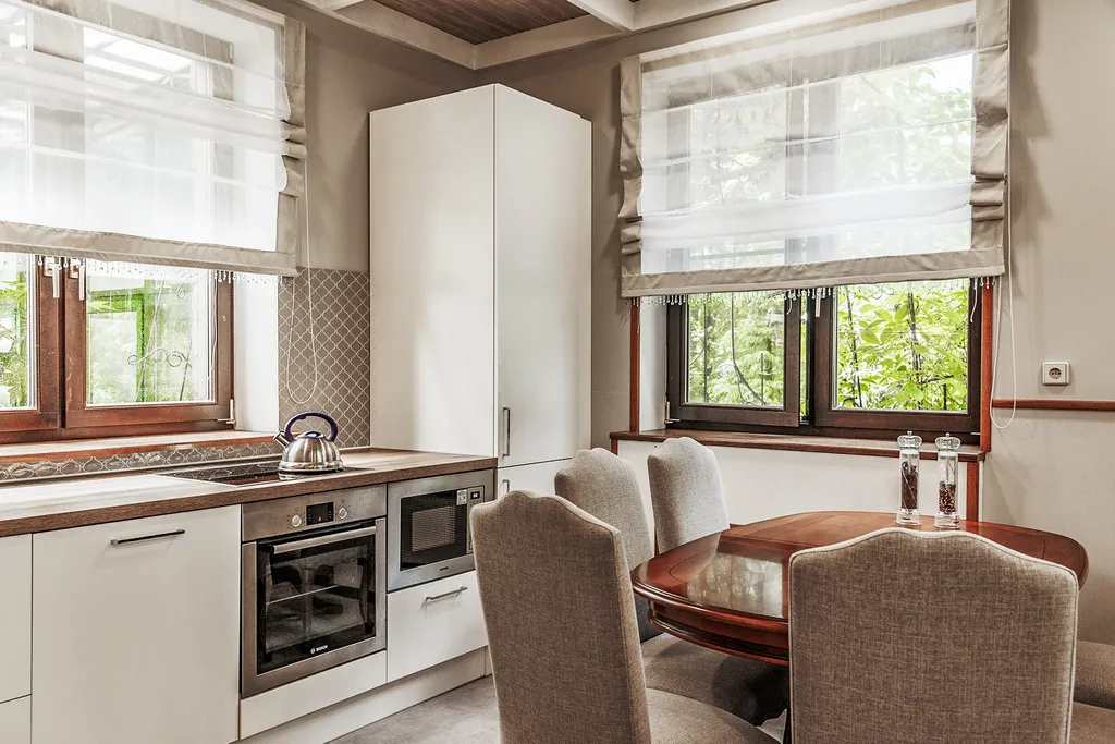 Современный дом с бассейном и сауной для большой компании