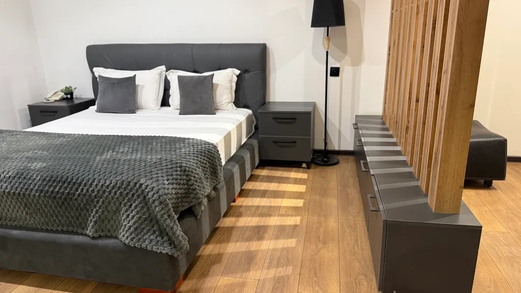 Апартаменты с террасой с видом на город и горы