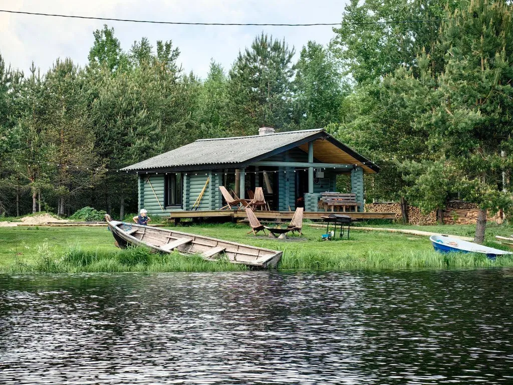 Уютный дом на берегу реки в Карелии