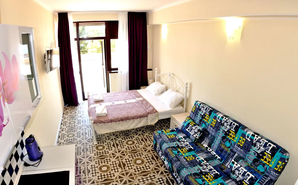 Квартира Уютная студия на первом этаже рядом с пляжем в Ливадии — аренда посуточно в Ливадия