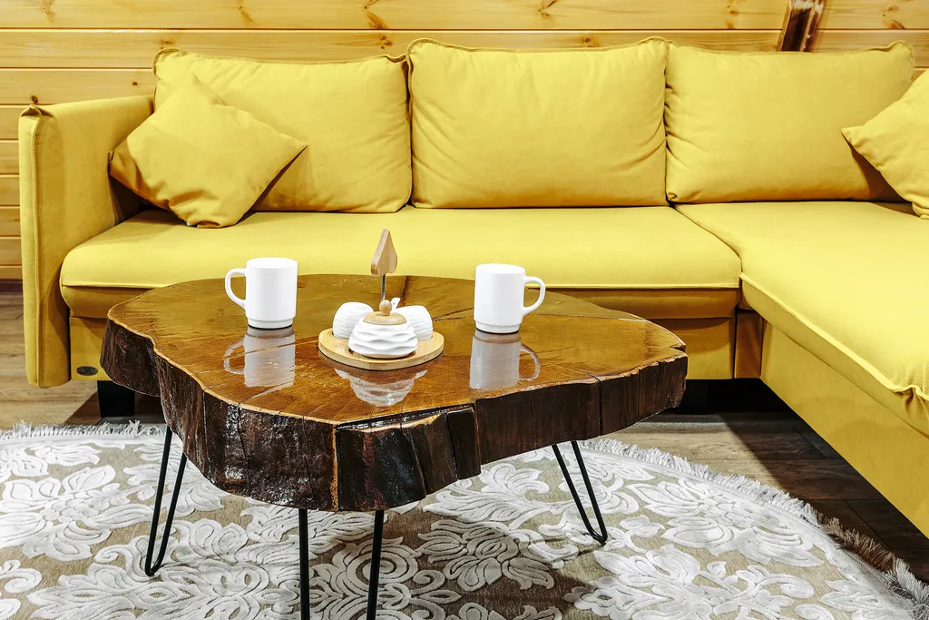 Коттедж в лесу с бассейном