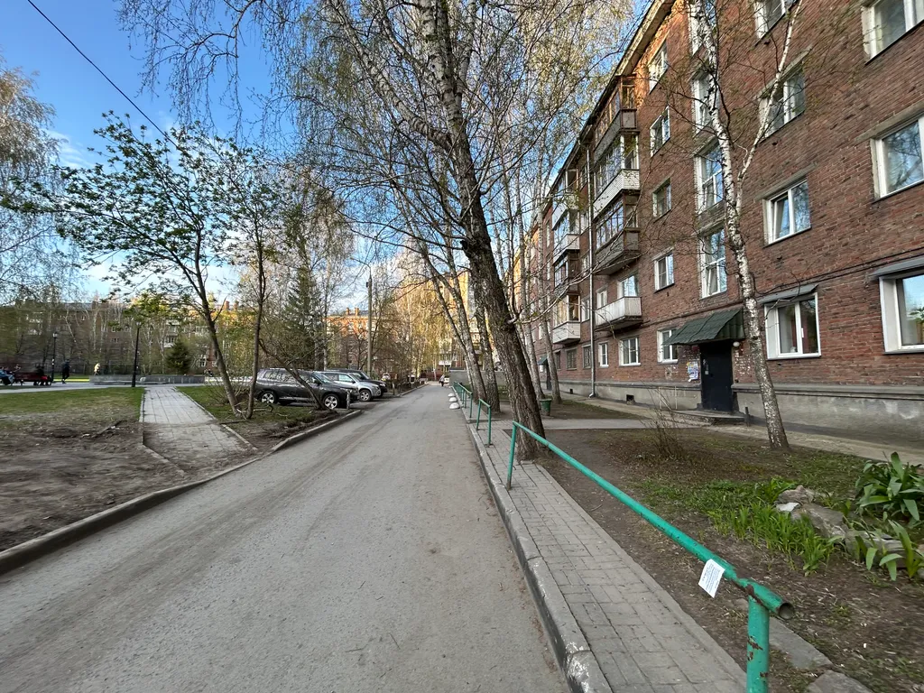 Рядом с метро Заельцовская