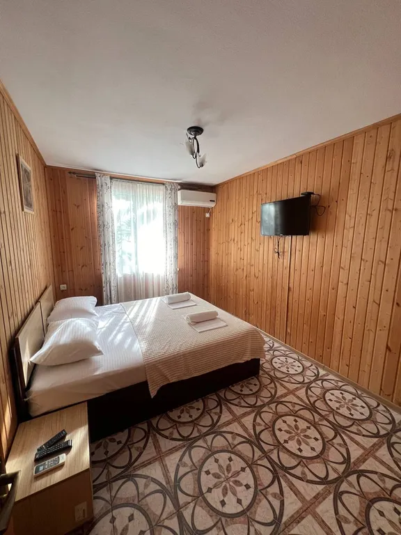 Двухкомнатные апартаменты с кухней, балконом и видом на горы