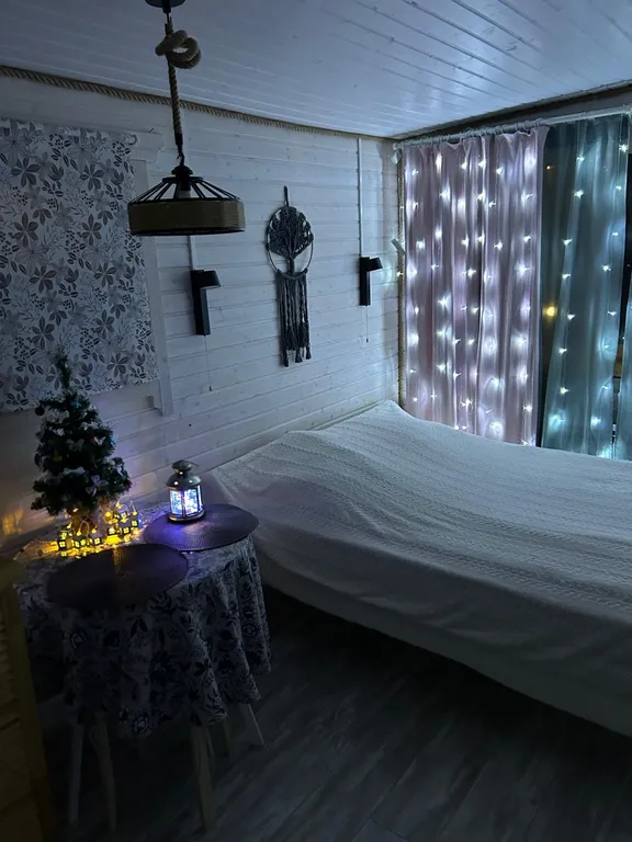 Уютный домик рядом с речкой