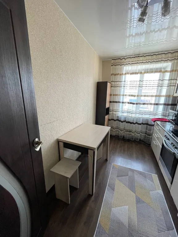 В центре Ишима, просторная 2-комнатная для командировок и семьи