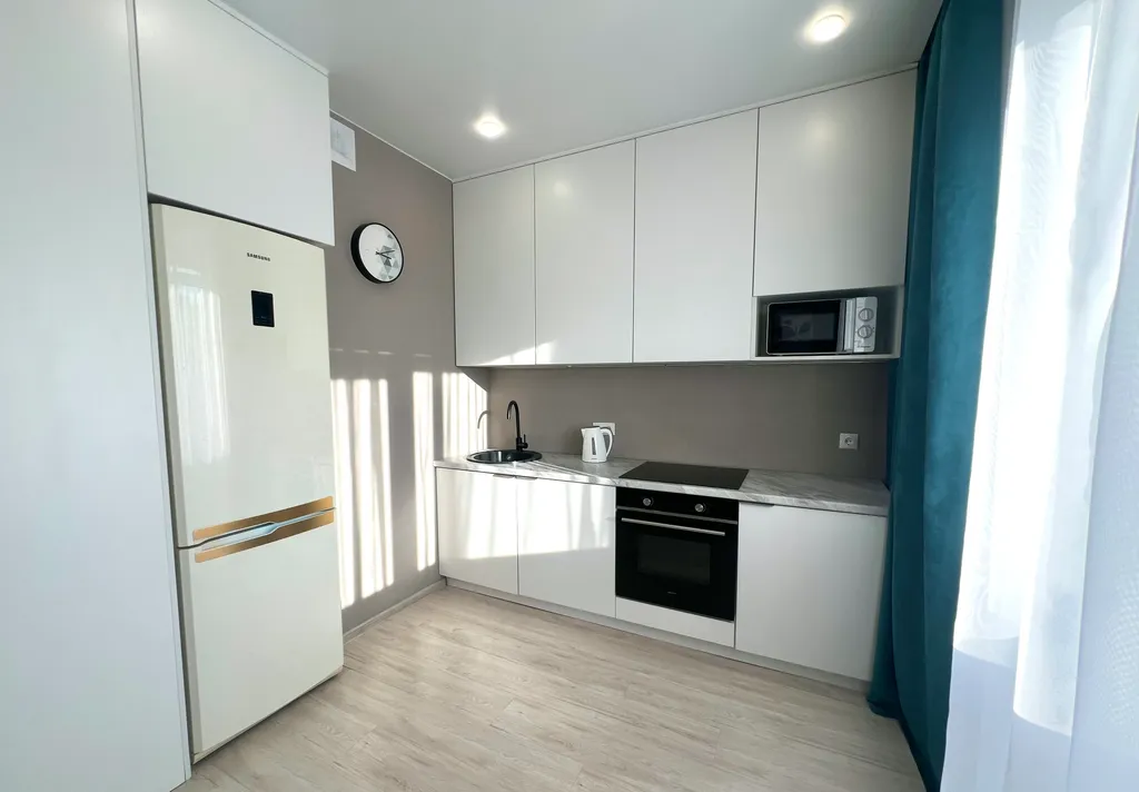 Красотка Кристина на Броско командированным и туристам города