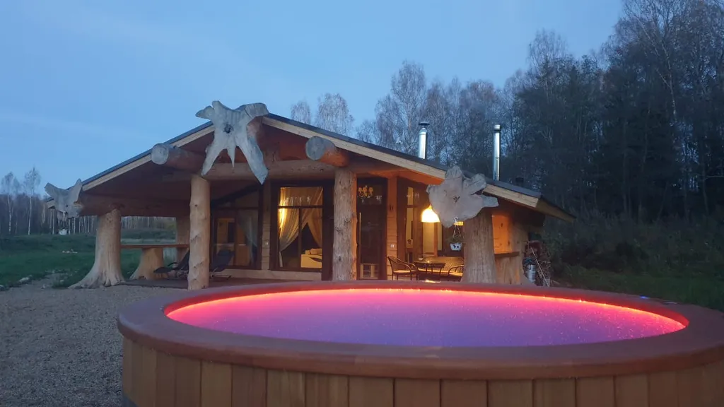 Дом с панорамными окнами с купелью