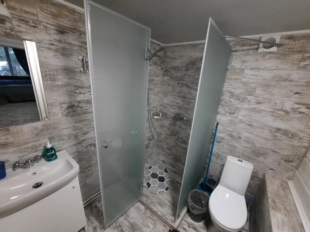 Коттедж с камином и видом на озеро