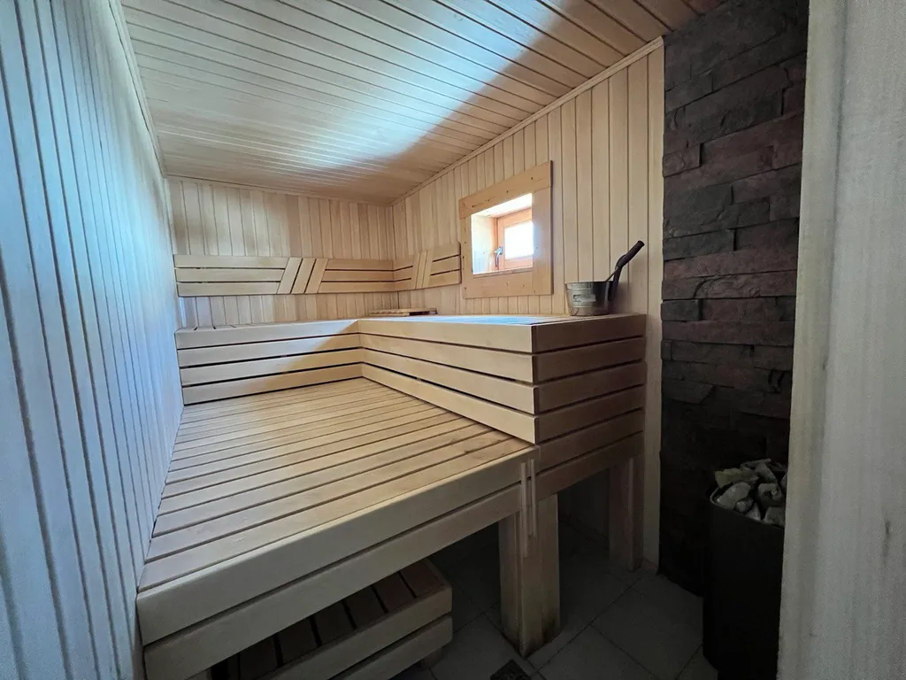 Большой дом N2 с сауной и камином на озере Лунном