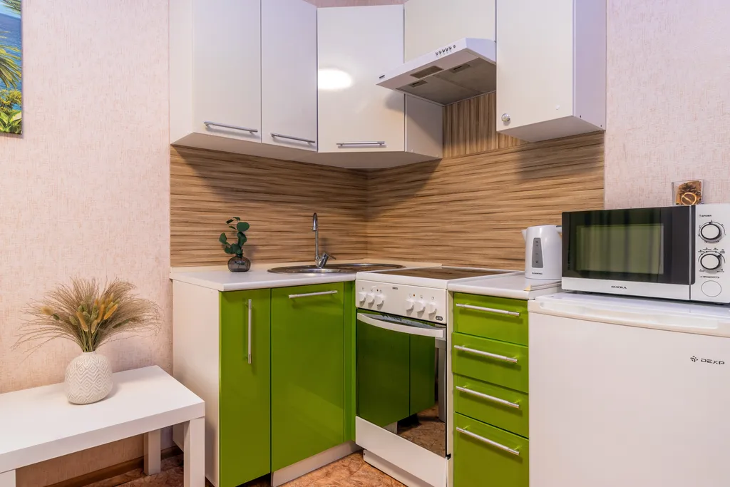 Яркая студия у озера