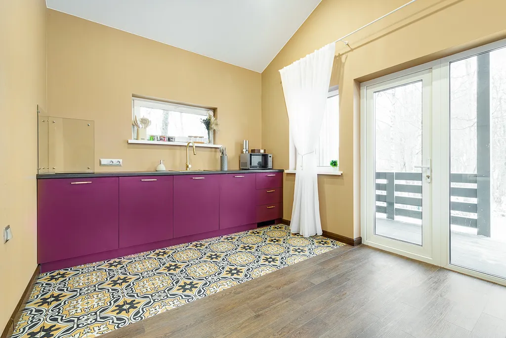 Дом с террасой на берегу Отрадного озера