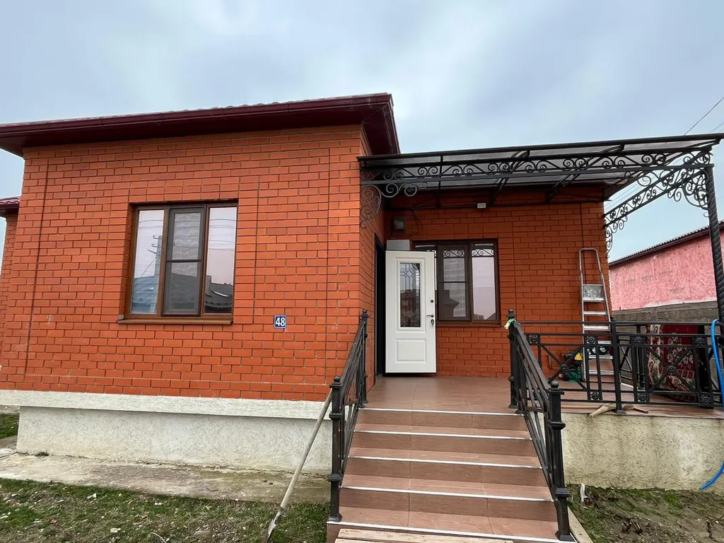 Коттедж Уютный домик со свежим ремонтом, с двориком в 10 минута ходьбы море — Махачкала