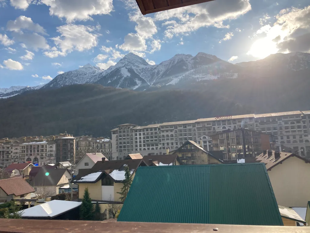 2х-уровневый апартамент, балкон с видом на горы