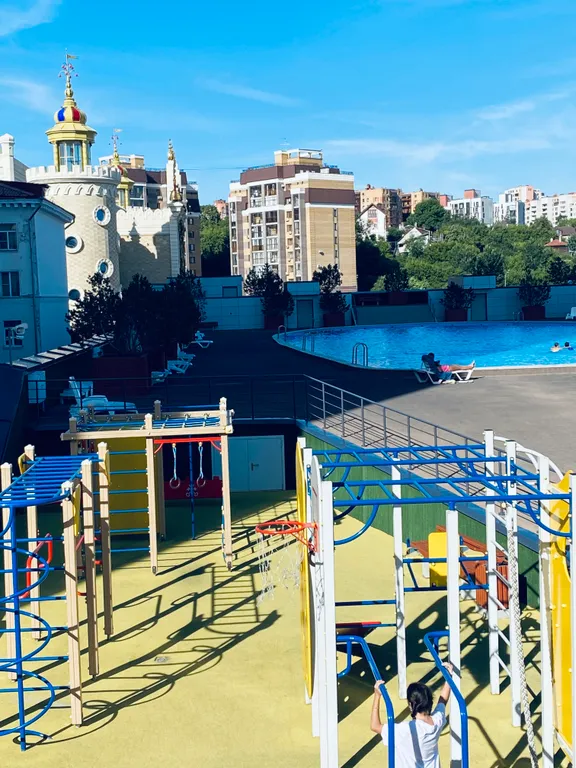 Люксовая квартира с бассейном на крыше