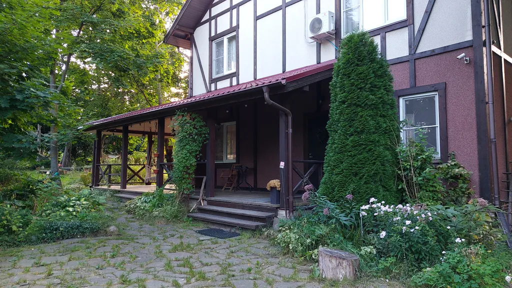 Коттедж Коттедж под сенью лесных деревьев — Москва