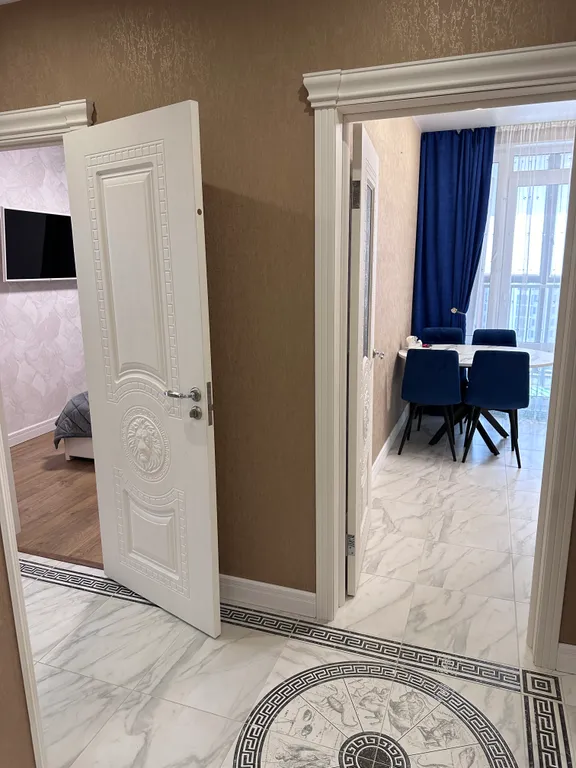 Уютная двухкомнатная квартира рядом с ТЦ Планета и Аквапарком