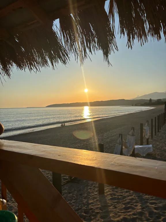 Атмосферные дома a-frame на берегу моря