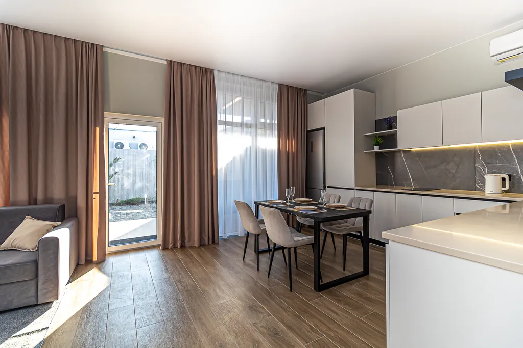 Уютный дом с теплым бассейном