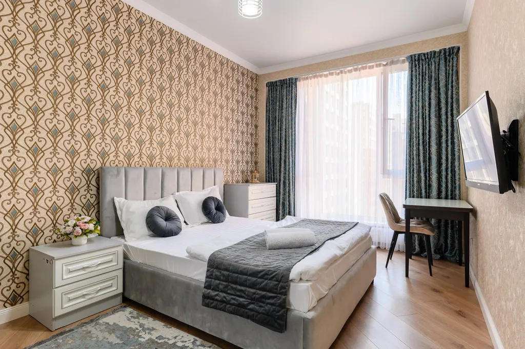 Трехкомнатная квартира с видом на горы в центре города