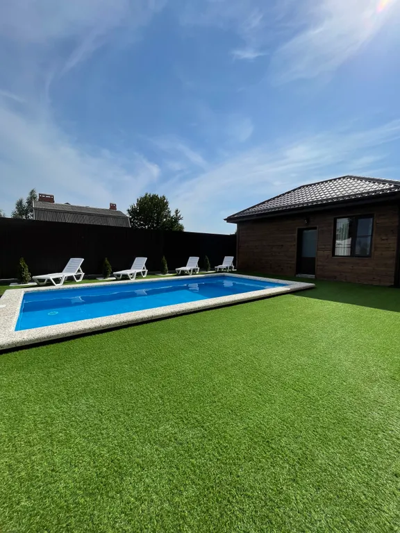 Коттедж с баней и теплым бассейном