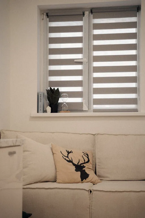 Дом рядом с лесом и прудом