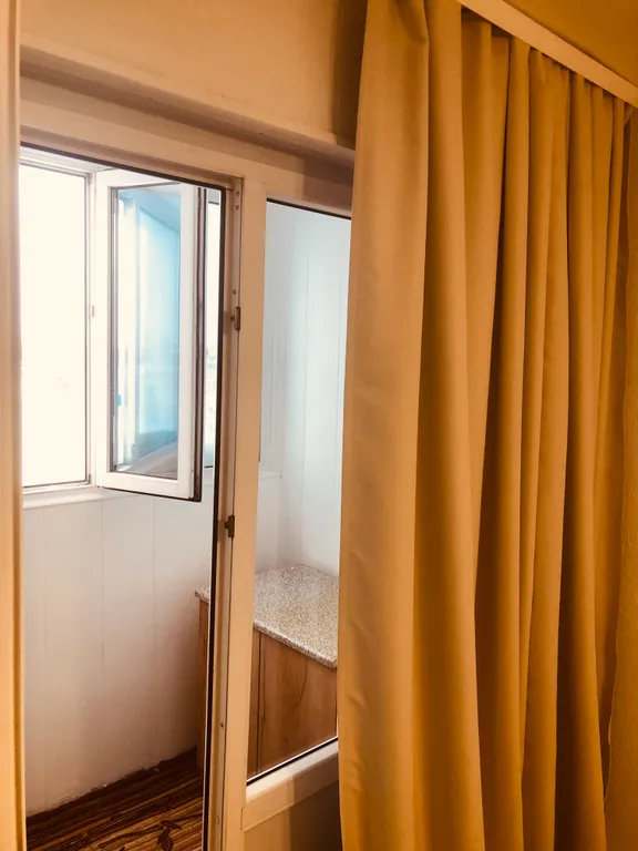 Квартира  с 2-мя изолирован комнатами, в доме с отличным расположением