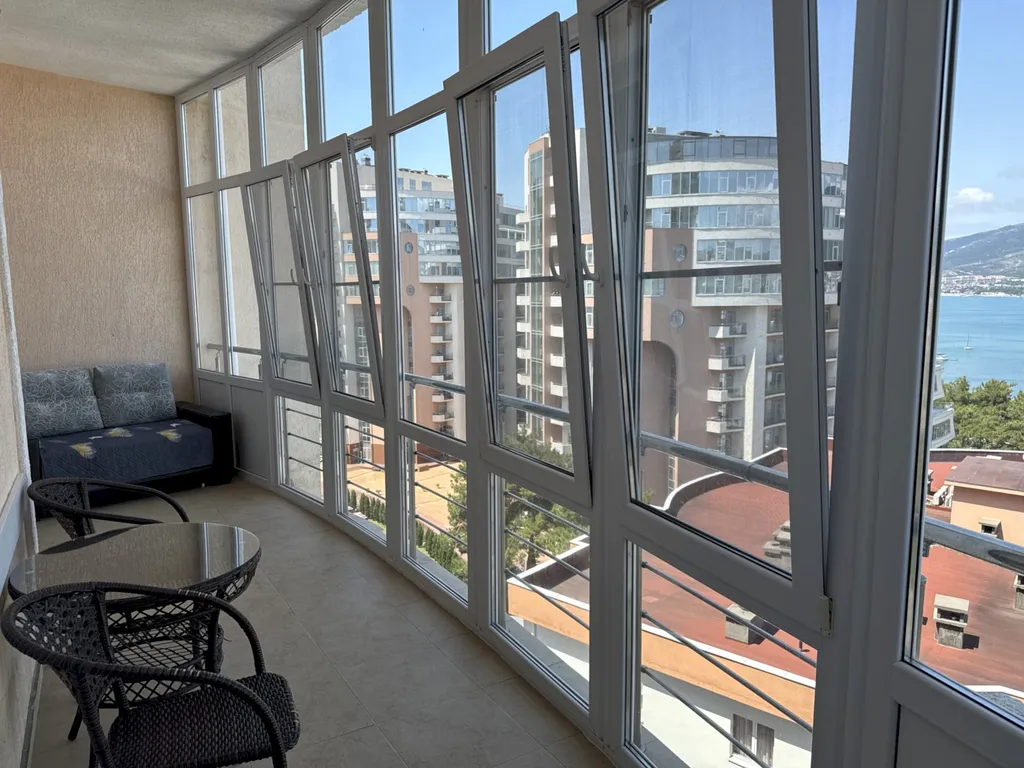 Первая береговая с видом на море и террасой – Толстый мыс